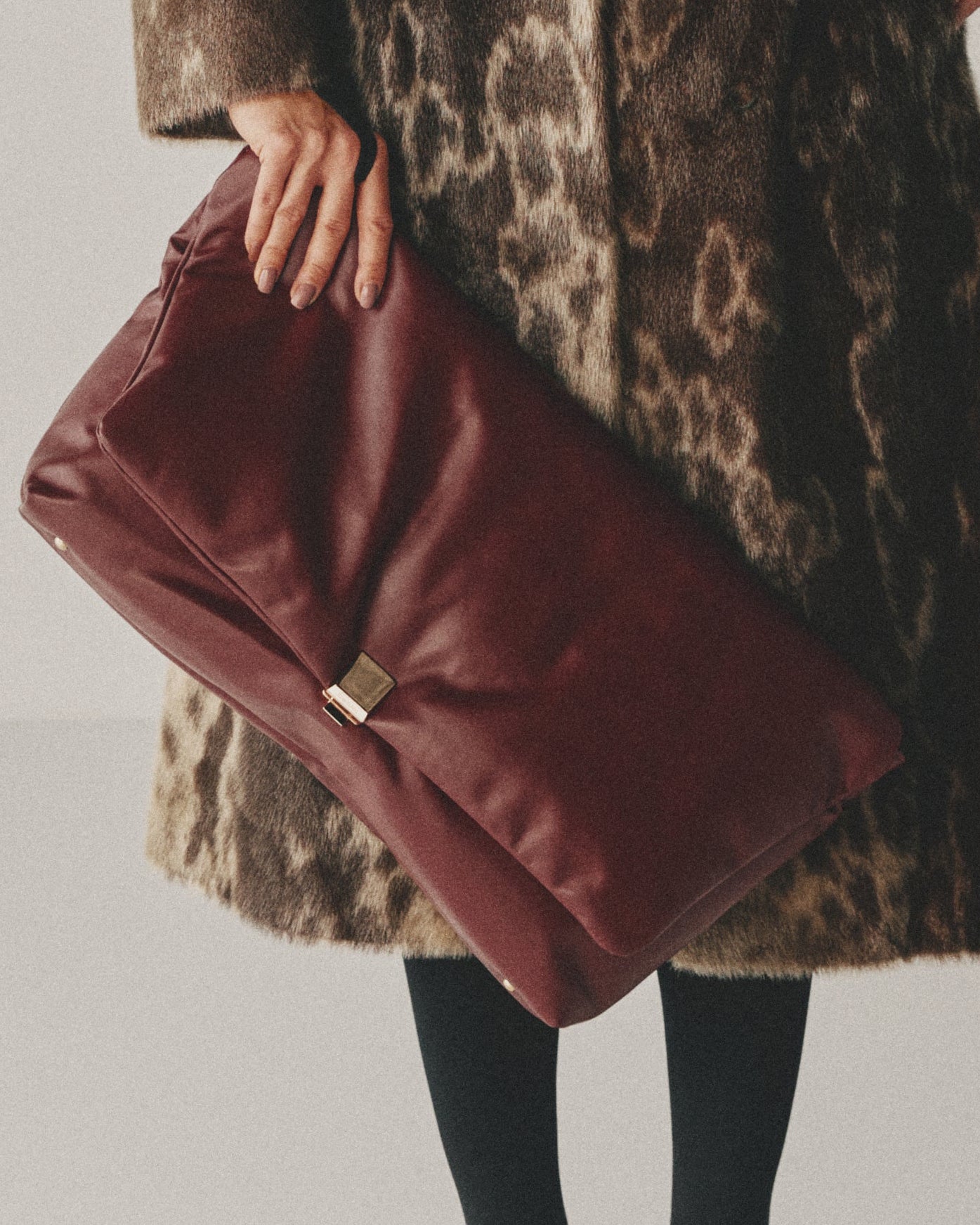 Faye Oversize clutch